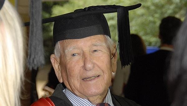 9. Japon Shigemi Hirata'nın rekorunu kıran ise 97 yaşında 4. üniversite diplomasına kavuşan Avustralyalı Allan Stewart