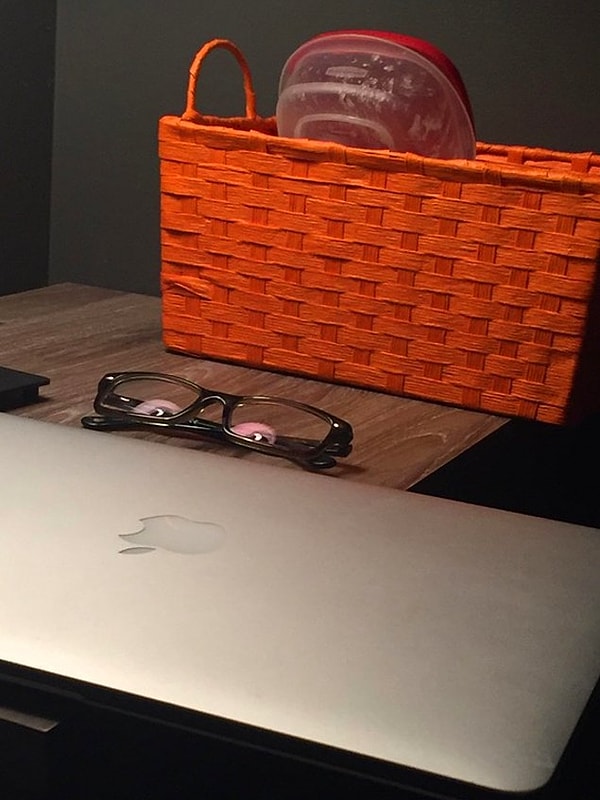 6. Когда чуть не поседел, увидев отражение на очках