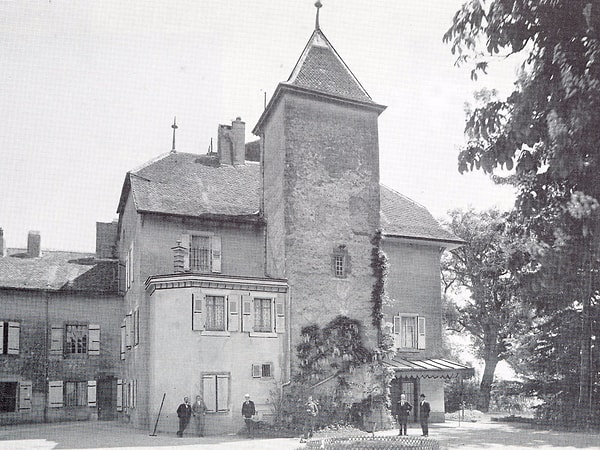5. Средневековый замок, в котором сейчас располагается школа, был построен ещё в 14 веке, а сама школа начала действовать в 1880 году.