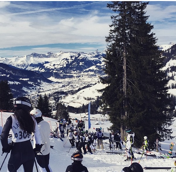 12. Школьники могут кататься на лыжах 4 раза в неделю, а уроки обучения катанию на лыжах проходят каждое субботнее утро.