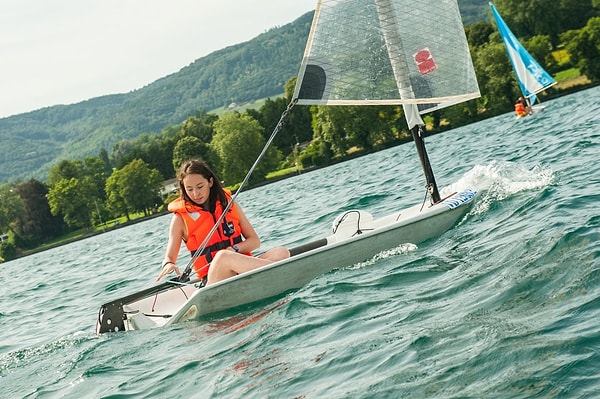 26. Морской центр на Женевском озере предлагает занятия греблей, парусным спортом, катание на моторных лодках, а также на водных лыжах.