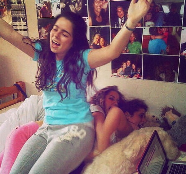 30. Студенты ложаться спать между 21:00 и 23:30 (в зависимости от возраста).