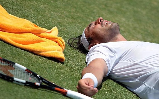 Antalya Open ATP Tenis Turnuvası'nda Aşırı Sıcak Bir Tenisçinin Baygınlık Geçirmesine Neden Oldu