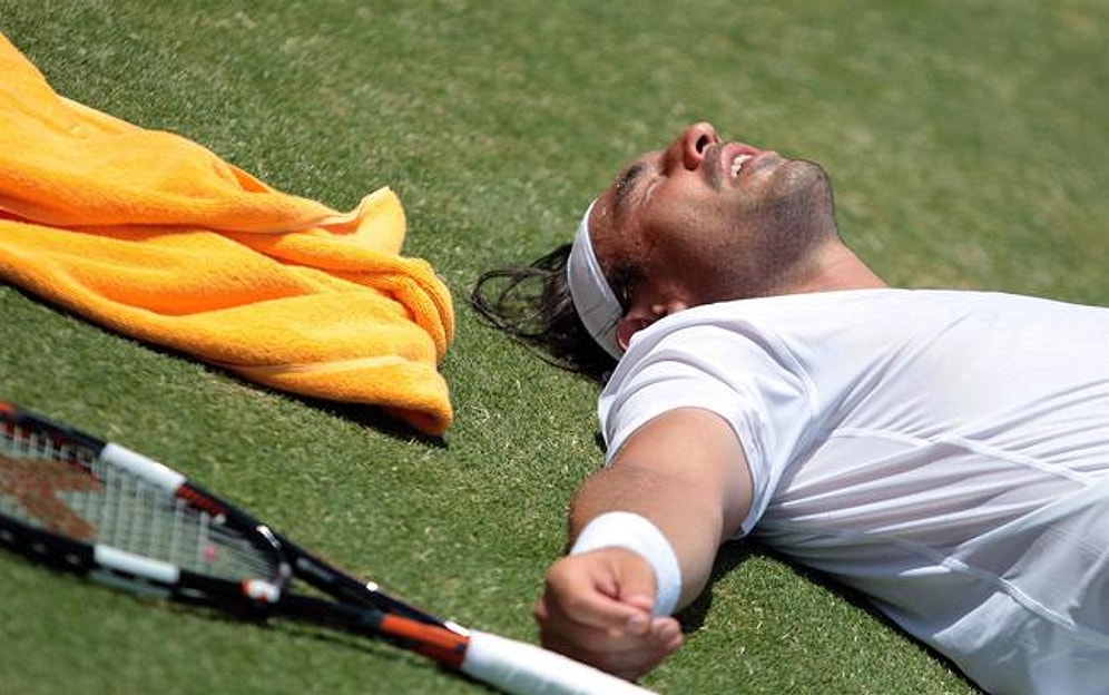 Antalya Open ATP Tenis Turnuvası'nda Aşırı Sıcak Bir Tenisçinin Baygınlık Geçirmesine Neden Oldu