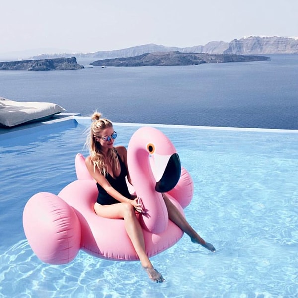 5. Binmeyenlerin tatilinin geçersiz sayıldığı şişme flamingo