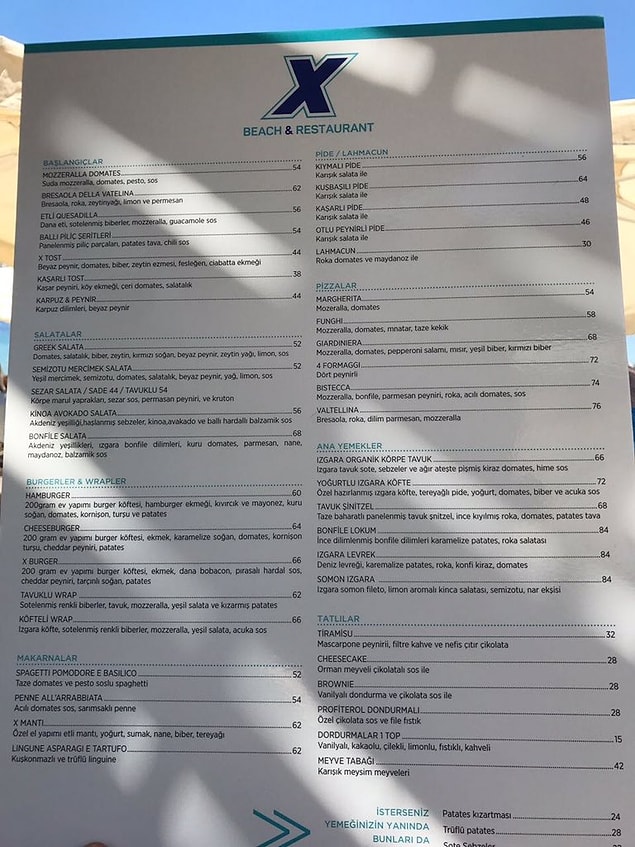 Uzun süredir sosyal medyada dolaşan bu örnek menüye bakınca şaşırmamak imkansız. En basit yiyeceklerden hamburger 60 TL. Daha basit bir örnek verelim: Domates soslu spagetti 52 TL.