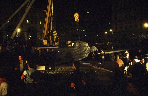 11. Распоряжение о демонтаже памятника было отдано Моссоветом после провала попытки государственного переворота