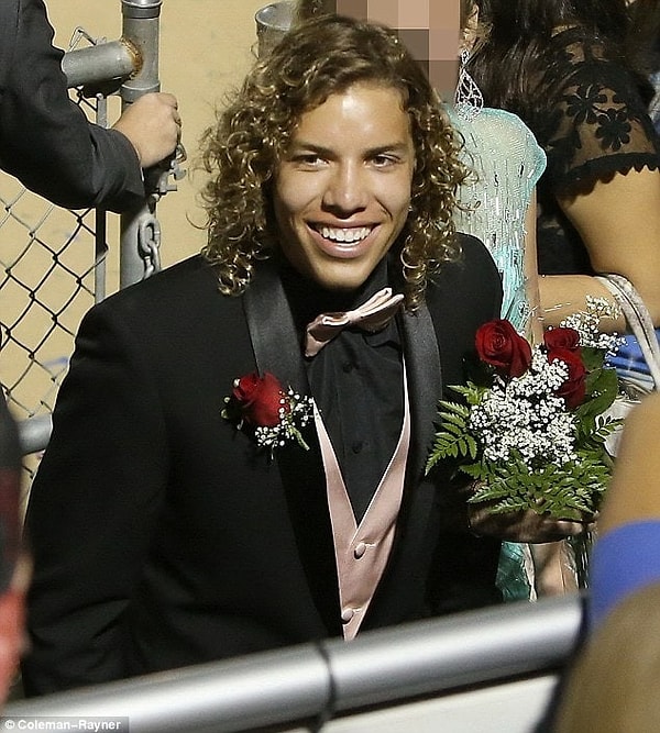 13. Это еще не все. У шалуна Арни есть еще внебрачный ребёнок. И это 19-летний Джозеф Баэна, который родился в результате связи Арнольда с домработницей.