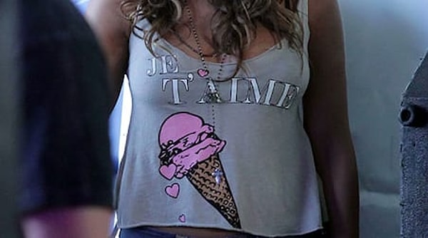 2. А эту майку с мороженкой кто носит?