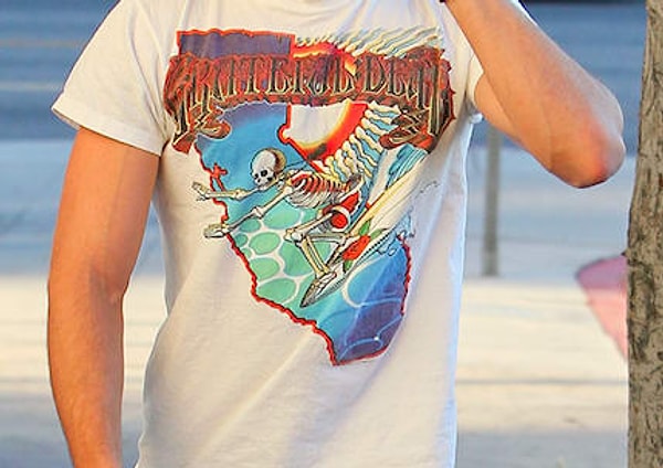 6. Чья это футболка?