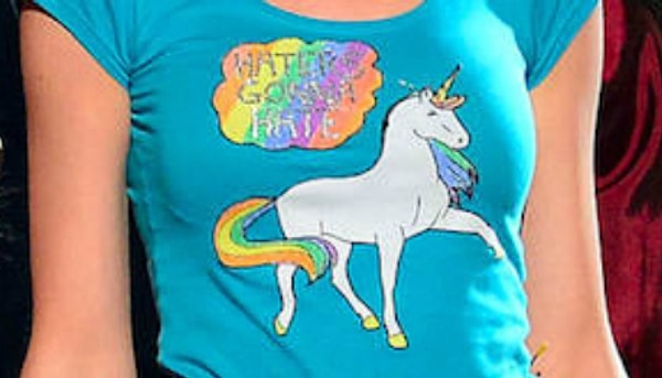 4. Кто носит эту прелесть с единорогом?