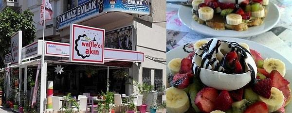 13. Ağzımızı tatlandıralım mı, meyvelerin en yakıştığı yer waffle ve onun İzmir adresi; Waffle'cı Akın