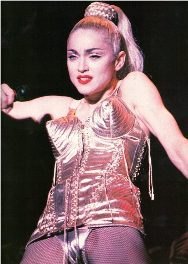 8. Такую модель носила даже сама Мадонна на концертах своего Blond Ambition Tour в 1990 году. Модель этого корсета для знаменитой певицы создал сам Жан-Поль Готье