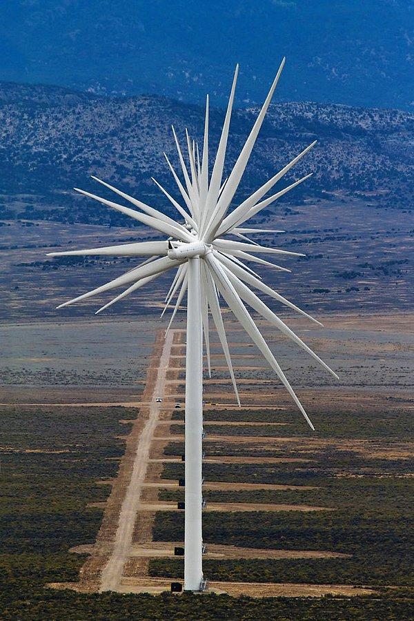 2. Nevada'dan sıralanmış rüzgar tribünleri.