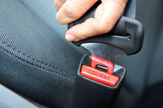 9. Yazın otomobil kullanıcısıysanız, arabadan inerken kemerinizi boş koltuğa bağlayın.