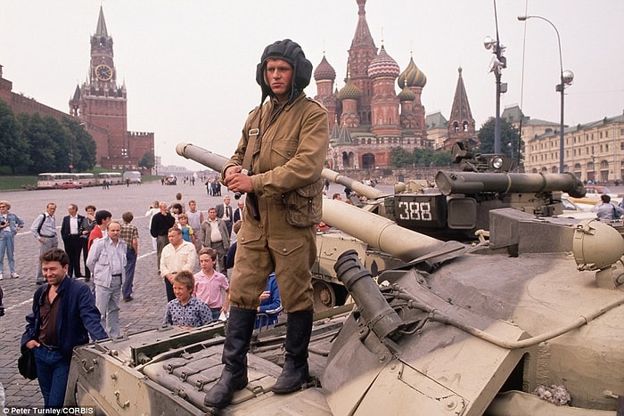 Бедность, очереди и отчаяние: 18 редких фото жизни в СССР, сделанных незадолго до его распада