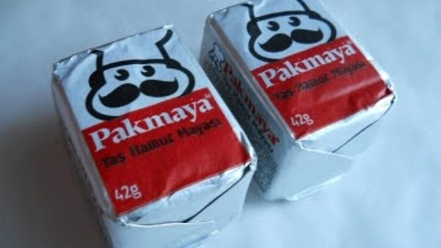 Buzdolabında, kurumuş yarım limonun yanında öylece bekler bu: Pakmaya