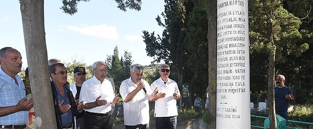 Geceyi Kocaeli'nin Dilovası ilçesindeki Tavşancıl Mahallesi'nde geçiren Kılıçdaroğlu, güne mezarı Tavşancıl'da bulunan Kurtuluş Savaşı kahramanlarından Yahya Kaptan'ın mezarını ziyaret ederek başladı.