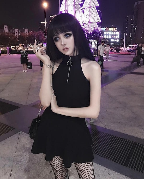 Еще больше фото готической Барби вы найдете в ее Instagram 👇