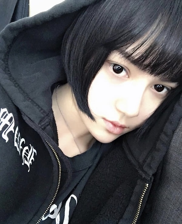 А вот так Кина Шен выглядит без макияжа