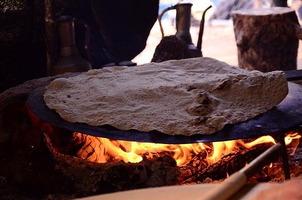 13. İnce Ekmek Yapımı ve Paylaşımı Geleneği: Lavaş, Katrıma, Jupka, Yufka
