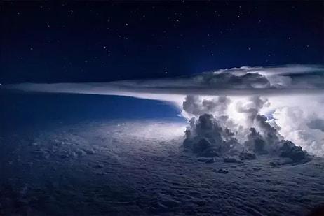 Küçük Mavi Bir Gezegen: Uçak Pencerelerine Takılmış Pek Acayip 19 Dünya Manzarası