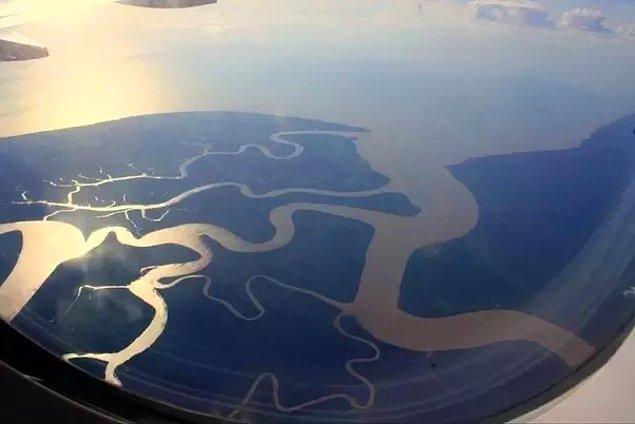 16. Güney Malezya'daki Sarawak nehri.