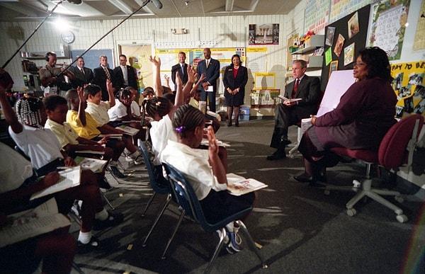 1. Başkan George Bush, 11 Eylül 2001 Salı sabahı Sarasota, Florida'daki Emma E. Booker İlkokulu'nda bir okuma gösterisine katılmıştı.
