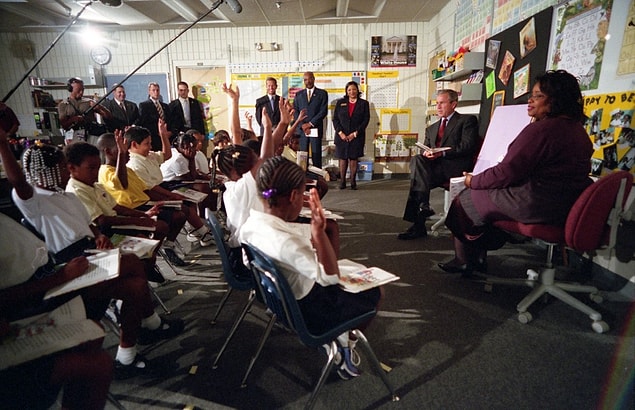 1. Başkan George Bush, 11 Eylül 2001 Salı sabahı Sarasota, Florida'daki Emma E. Booker İlkokulu'nda bir okuma gösterisine katılmıştı.