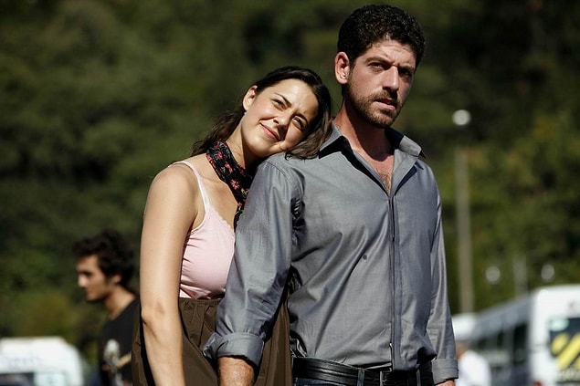 10. Hayatımıza "Dolma yerken ayrılmak" ve "Havuçlu kek yapmanın erkeği çekici hale getirmesi" gibi kavramları katan Issız Adam filmi gösterime girdi.