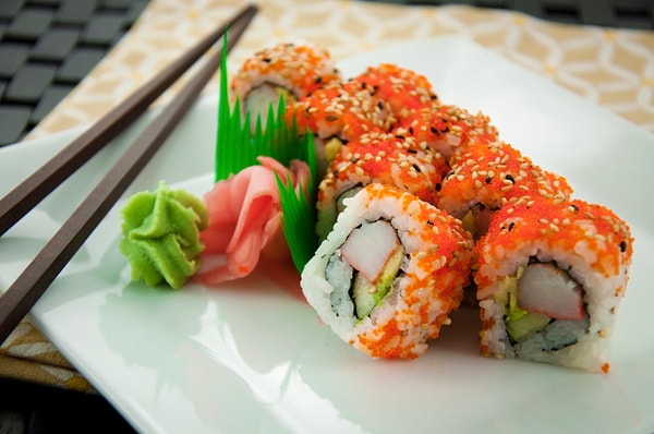 4. Какой ингредиент НЕ входит в ролл Калифорния?