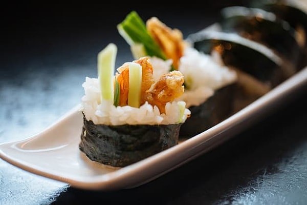 5. В составе какого из перечисленных роллов есть краб, обжаренный в темпуре, огурец, авокадо и острый майонез?