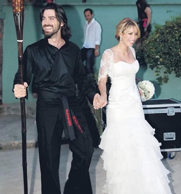 7. Büyük bir aşkla evlenen ancak birtakım anlaşmazlıklar nedeniyle yollarını ayıran Gamze Özçelik ve Uğur Pektaş, yeniden nikah masasına oturma kararı aldı!