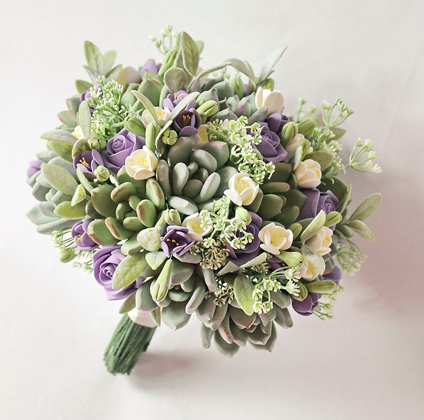 2. В 2005 году она получила профессию англо-русского переводчика и какое-то время работала в банке, но в глубине души не чувствовала удовлетворения от того, что делает.