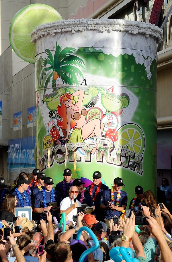 9. Самый большой в мире коктейль "Маргарита"