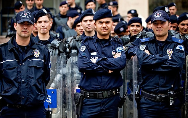 Güvenlik için yaklaşık 16 bin polis görev aldı.