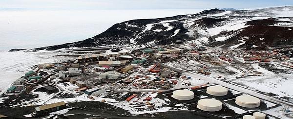 Meşhur banka şirketi, 1998 yılında kıtanın en büyük bilim merkezi McMurdo İstasyonu'na ilk bankamatiği inşa etti.