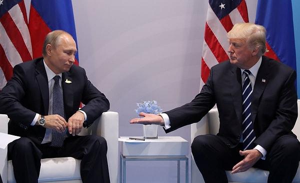 Onlardan biri de ABD Başkanı Donald Trump ve Rusya Devlet Başkanı Vladimir Putin'in bir araya geldiğinde çekilen bu fotoğraf.