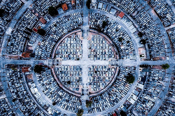 9. 3-ий приз в категории "Город": "Мир"