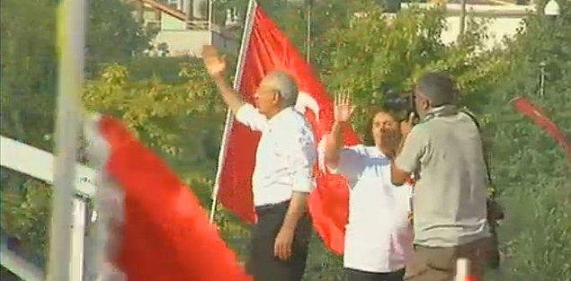 25 gün süren Adalet Yürüyüşü'nü tamamlayarak saat 18:00'de miting alanına gelen Kılıçdaroğlu kalabalığı selamladıktan sonra konuşmasına geçti