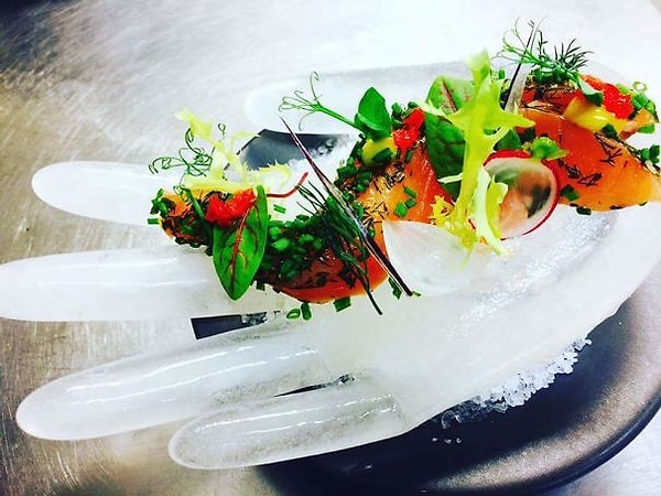 15. Салат в ледяной руке