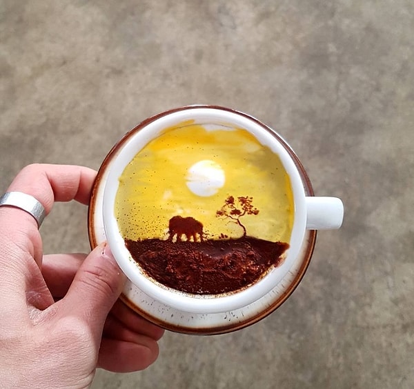 7. Канбин Ли рисует на кофейной пенке не только картины известных художников, но и различных животных и пейзажи