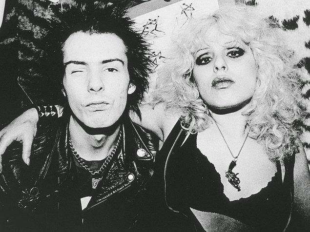 2. Sex Pistols grubunda bir dönem basçı olarak yer alan Sid Vicious, sevgilisini öldürmekle suçlandı.