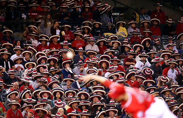 10. Aynı anda Meksika şapkası sombrero takarak rekor kıran taraftarlar: