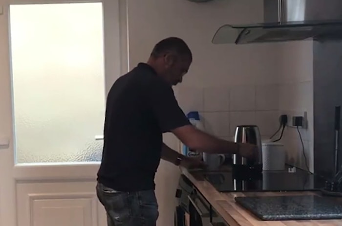 Tek İstediği 1 Bardak Çay Olan Babasını Fena Troll'leyen Genç