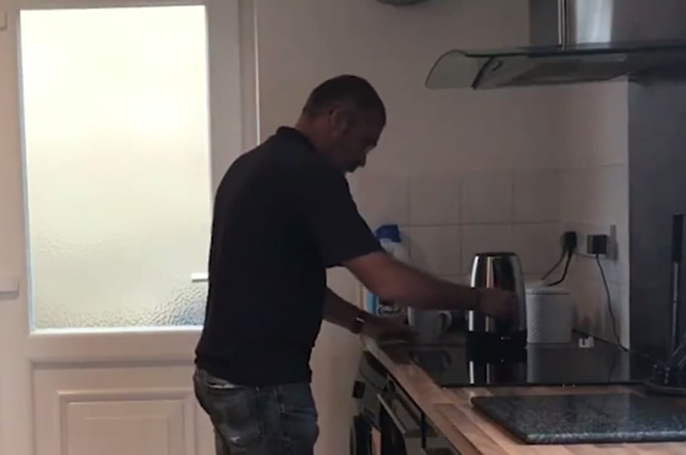 Tek İstediği 1 Bardak Çay Olan Babasını Fena Troll'leyen Genç