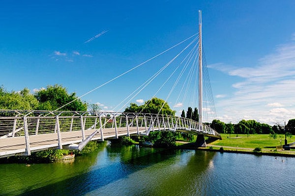 11. Через какую мировую столицу протекает река Темза?