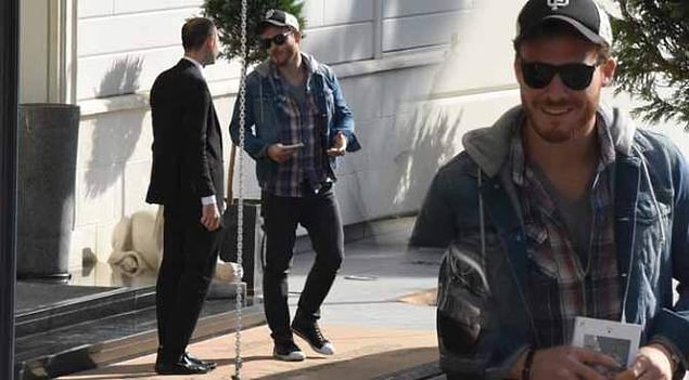 10. Son olarak, Kerem Bursin'in bu cool ve sade kombinine ne dersin?