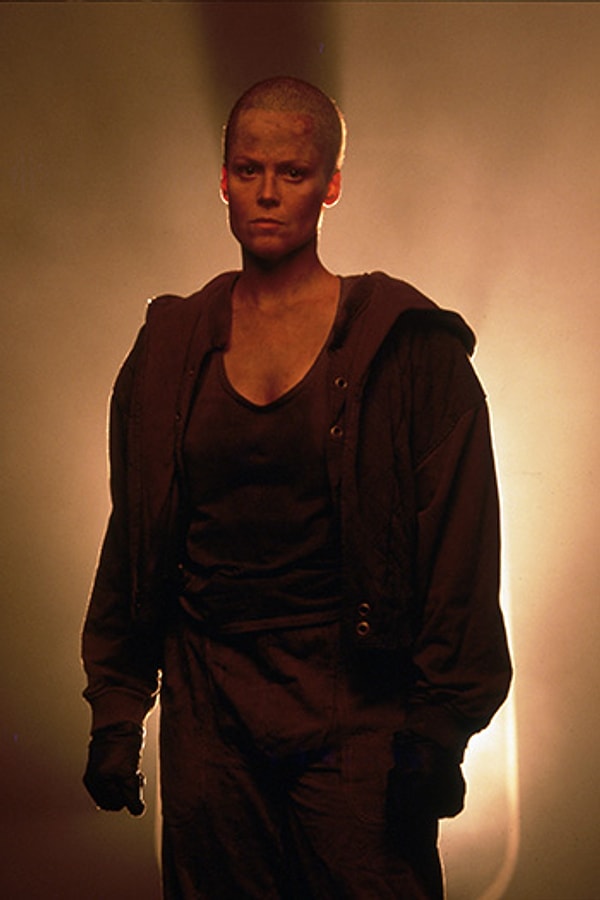 4. Сигурни Уивер "Чужой 3" (1992)