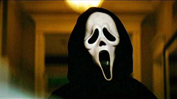 9. Злодей в ставшей культовой маске появляется в фильме...